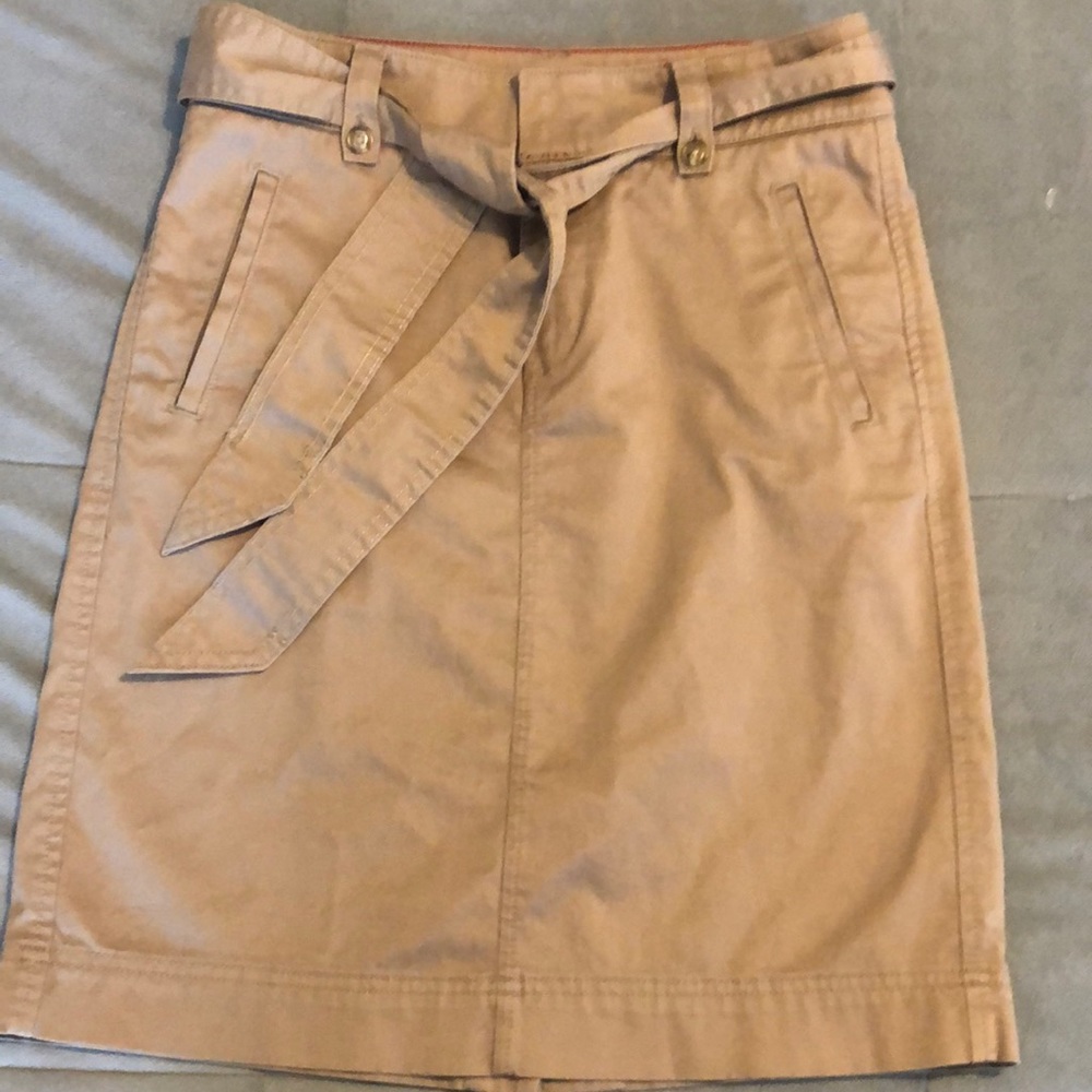 Woman’s Tommy Hilfiger skirt, color: tan, size 4